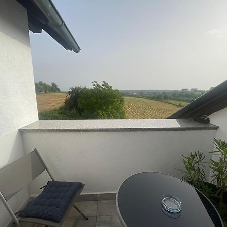 Vila Milka - Balkon - Besplatan Parking - Samostalna Prijava Карловаць Екстер'єр фото