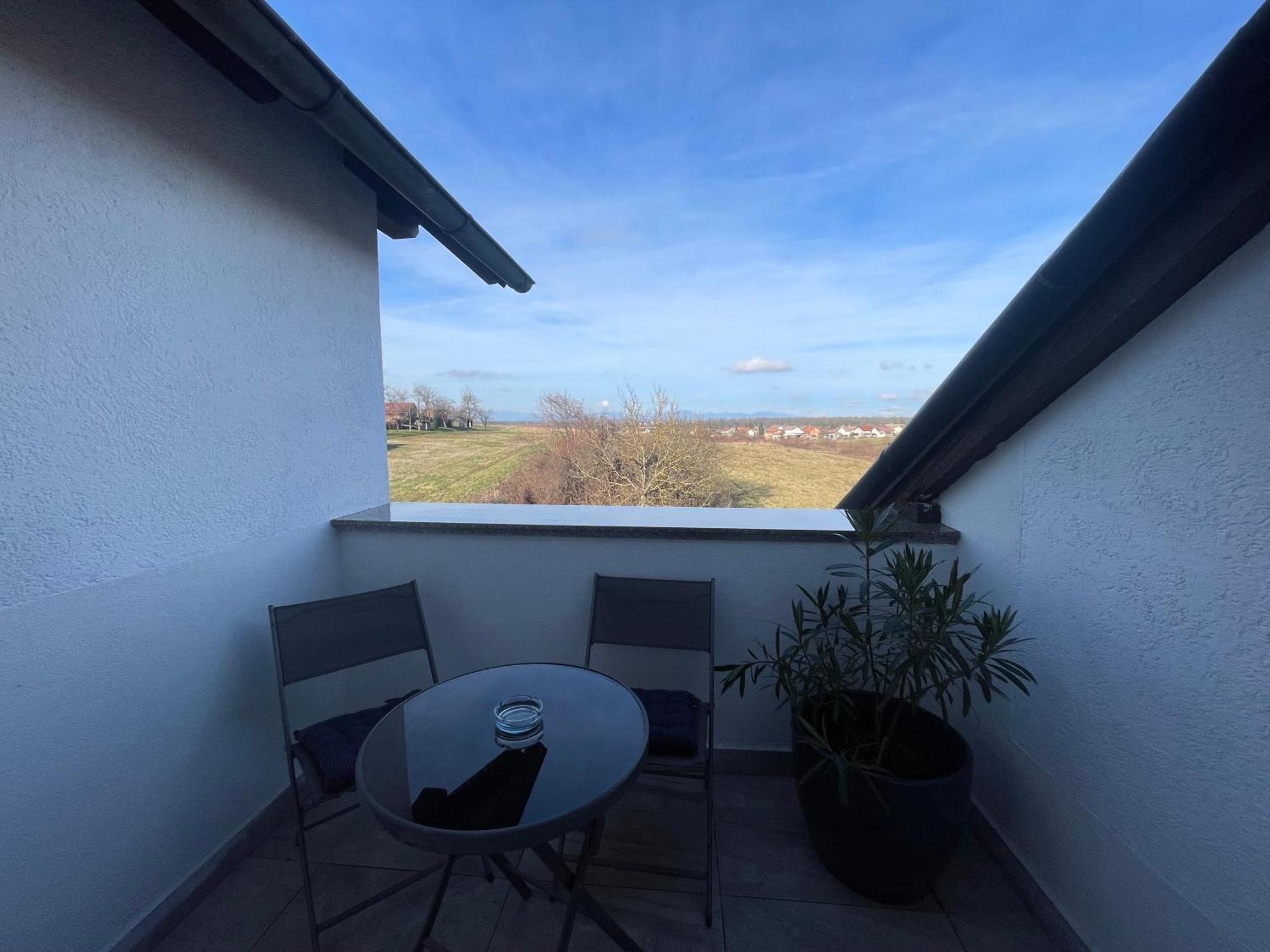 Vila Milka - Balkon - Besplatan Parking - Samostalna Prijava Карловаць Екстер'єр фото